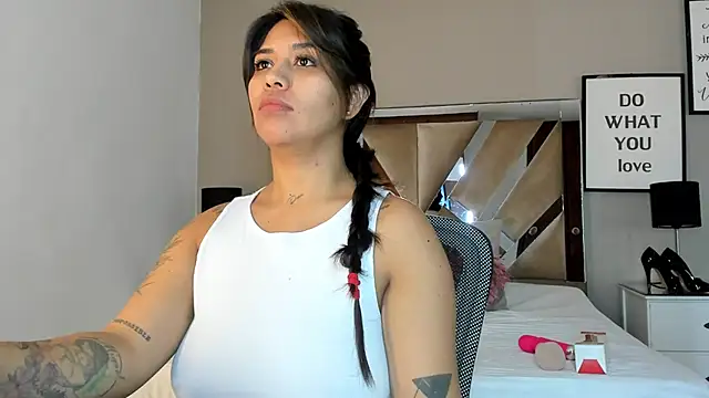 Snapshot of sharlott18 chatting on January 2, 12:03 pm sharlott18 online show from January 2, 12:03 pm