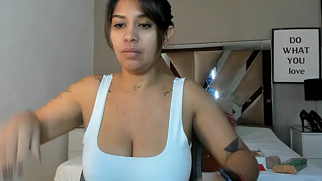 Snapshot of sharlott18 chatting on January 4, 12:49 pm sharlott18 online show from January 4, 12:49 pm