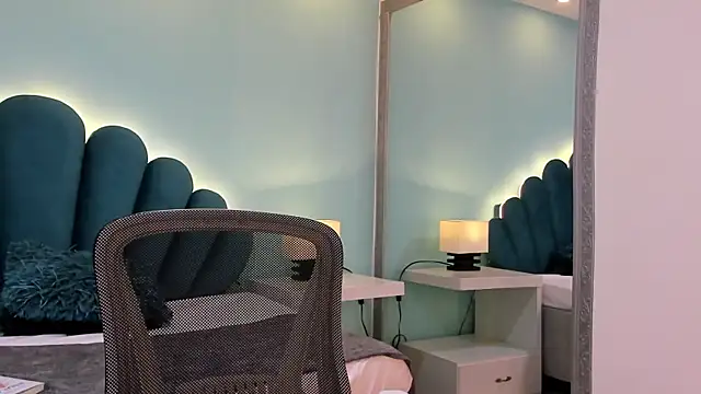 Snapshot of sharlott18 chatting on October 10, 12:15 pm sharlott18 online show from October 10, 12:15 pm