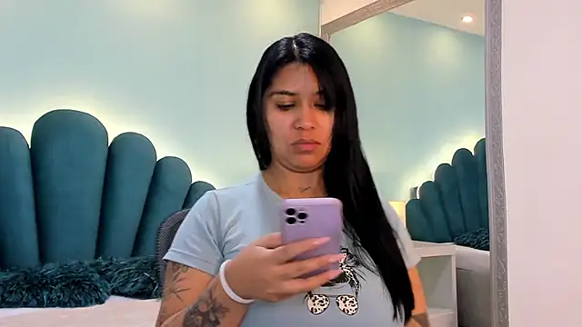 Snapshot of sharlott18 chatting on October 23, 1:32 pm sharlott18 online show from October 23, 1:32 pm