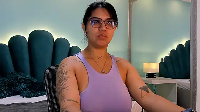 Snapshot of sharlott18 chatting on October 29, 12:18 pm sharlott18 online show from October 29, 12:18 pm