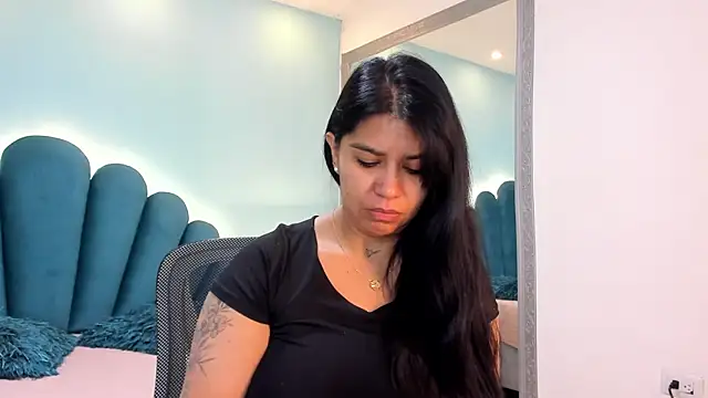 Snapshot of sharlott18 chatting on November 22, 11:09 am sharlott18 online show from November 22, 11:09 am