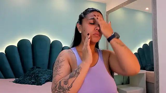 Snapshot of sharlott18 chatting on November 30, 12:42 pm sharlott18 online show from November 30, 12:42 pm