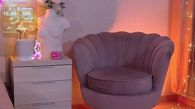 Snapshot of Alexis_Powell chatting on February 7, 10:09 pm Alexis Powell online show from February 7, 10:09 pm