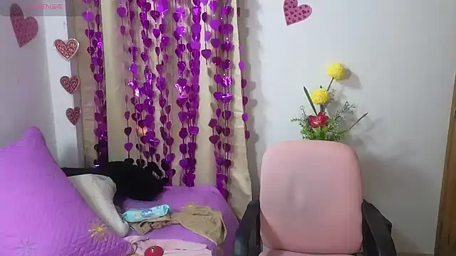 Snapshot of lovely_trix chatting on March 11, 3:34 pm lovely trix online show from March 11, 3:34 pm