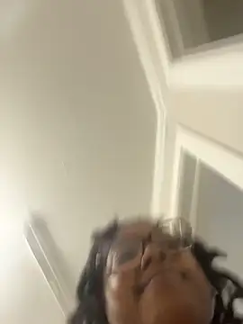 Snapshot of SweetHoneyBunz chatting on October 28, 4:20 pm SweetHoneyBunz online show from October 28, 4:20 pm