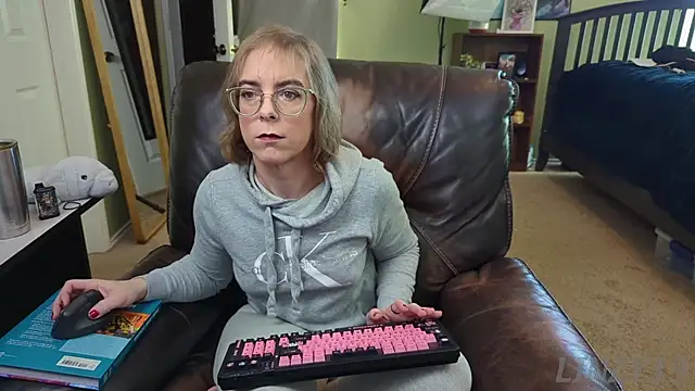 Linzy 19 online show from January 6, 4:55 pm