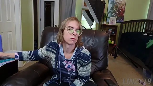 Linzy 19 online show from January 8, 6:41 pm