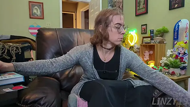 Linzy 19 online show from January 14, 11:37 pm