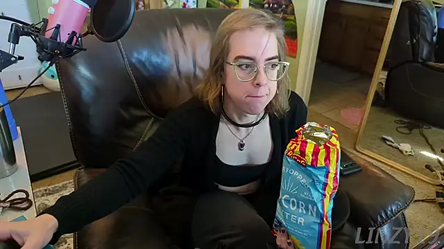 Linzy 19 online show from February 24, 7:30 pm