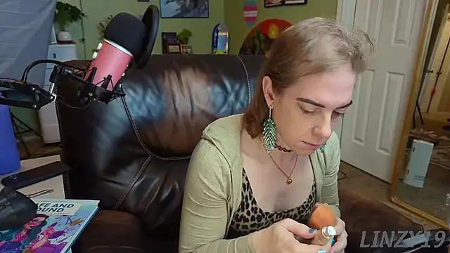 Linzy 19 online show from March 20, 4:09 pm