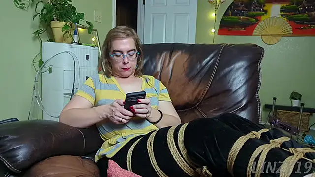 Linzy 19 online show from September 14, 3:38 am