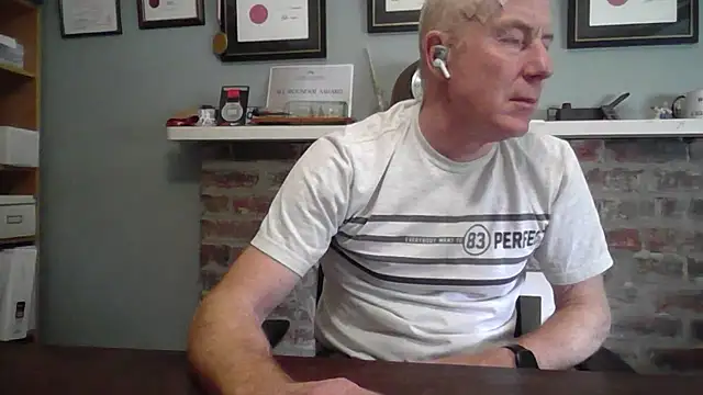 Snapshot of jiggy77777 chatting on December 6, 2:57 am jiggy77777 online show from December 6, 2:57 am