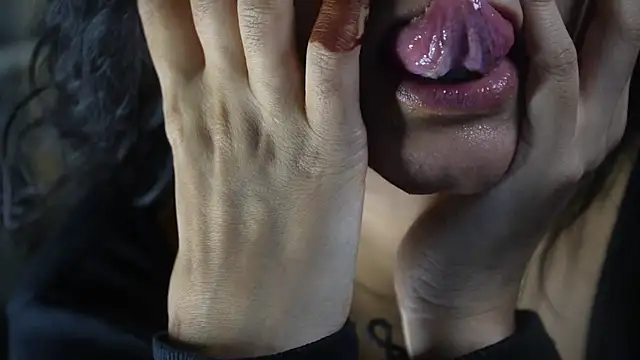 -AyeshaSinghania- online show from October 3, 5:21 pm