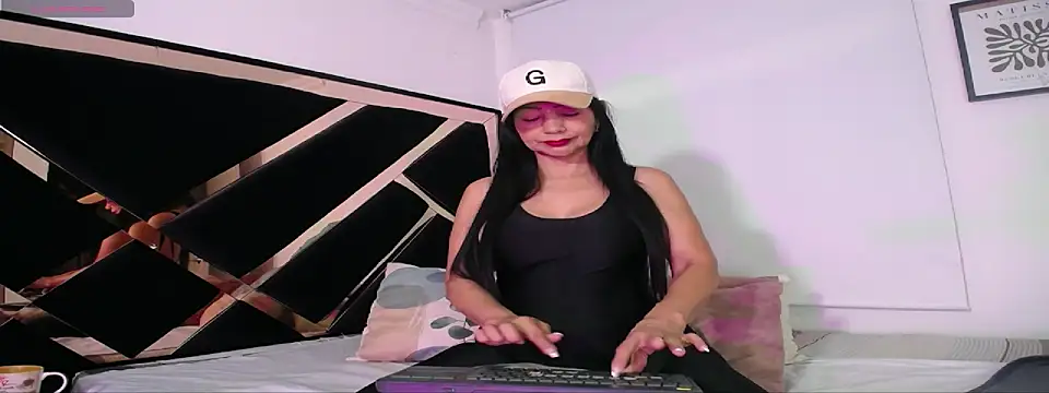 Snapshot of EVA45LOVES chatting on November 10, 10:14 am EVA45LOVES online show from November 10, 10:14 am