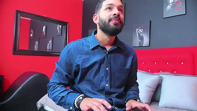 Thiagogomez online show from March 8, 12:30 pm