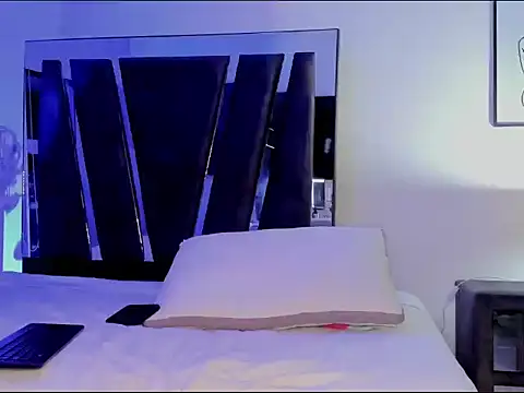 Snapshot of HollyEvanz chatting on September 27, 1:21 am HollyEvanz online show from September 27, 1:21 am