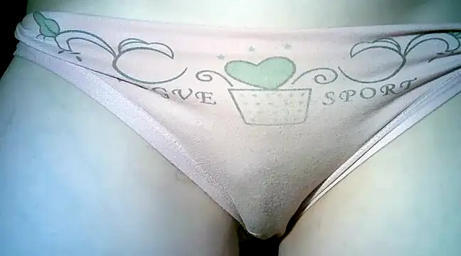 Snapshot of VikkyVikiss chatting on March 19, 8:22 pm VikkyVikiss online show from March 19, 8:22 pm