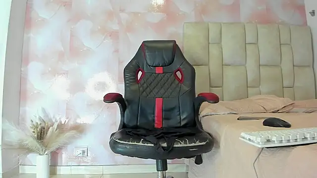 aida rose  online show from March 10, 3:30 pm