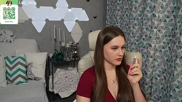 HarleyDeess online show from March 18, 8:15 pm