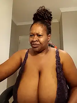 bustylisa1983 online show from March 20, 8:31 am