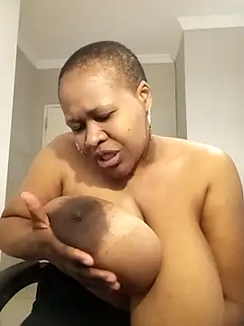 bustylisa1983 online show from September 10, 8:36 am