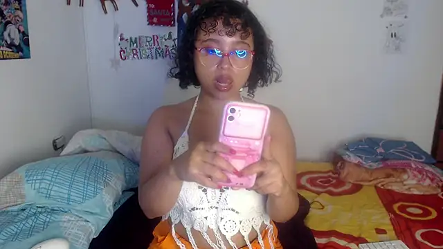 lou cute online show from December 26, 8:39 am