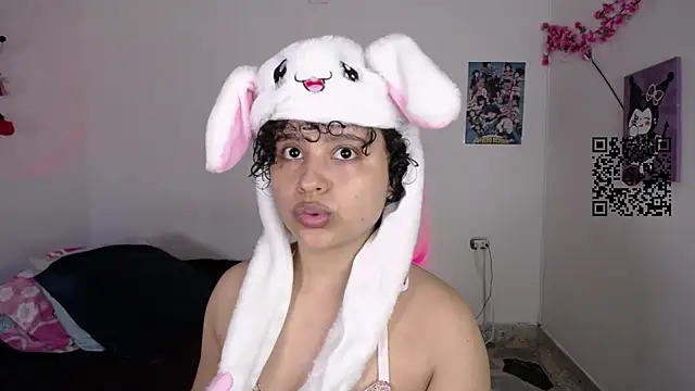 lou cute online show from November 11, 9:09 am