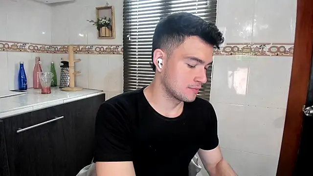 Andy-Vera online show from December 17, 1:55 am