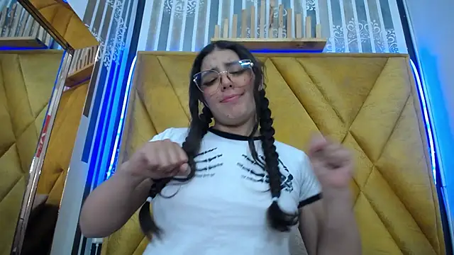 Paola Lyon  online show from February 7, 6:02 pm