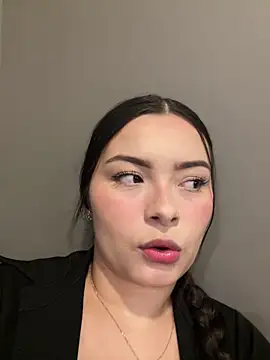 Snapshot of aneesa_darzi chatting on February 7, 10:09 pm aneesa darzi online show from February 7, 10:09 pm