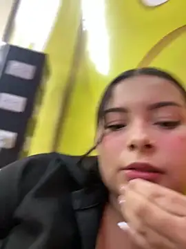 Snapshot of aneesa_darzi chatting on March 8, 12:00 am aneesa darzi online show from March 8, 12:00 am