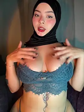 Snapshot of aneesa_darzi chatting on October 18, 11:05 pm aneesa darzi online show from October 18, 11:05 pm