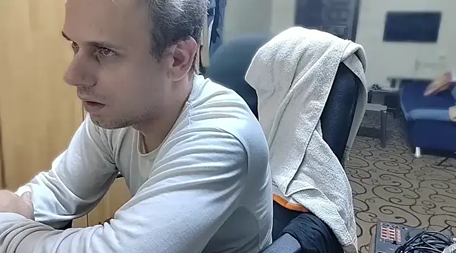 Arabeyes online show from December 4, 9:24 pm