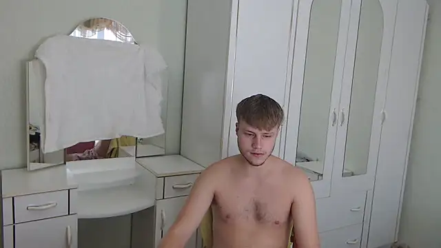 Snapshot of Zoro1999 chatting on December 14, 6:02 am Zoro1999 online show from December 14, 6:02 am