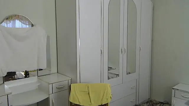 Snapshot of Zoro1999 chatting on January 17, 1:24 pm Zoro1999 online show from January 17, 1:24 pm