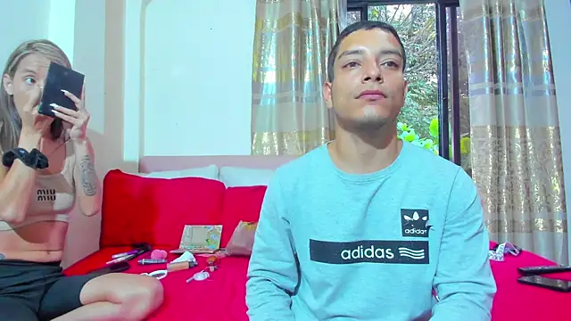 Snapshot of AnderAndMartina chatting on February 21, 10:48 pm AnderAndMartina online show from February 21, 10:48 pm