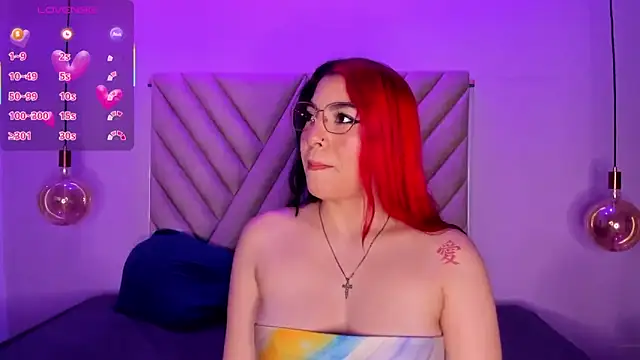 EmmaSwift  online show from October 13, 2:55 am