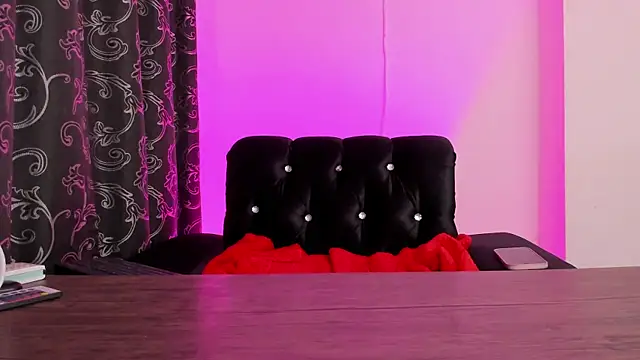 Snapshot of Mialenox chatting on December 28, 1:18 am Mialenox online show from December 28, 1:18 am