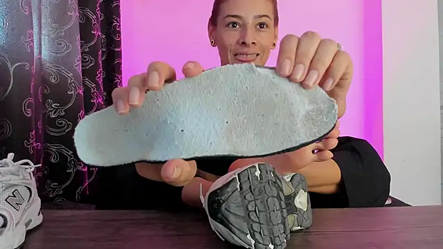 Snapshot of Mialenox chatting on December 29, 7:22 pm Mialenox online show from December 29, 7:22 pm