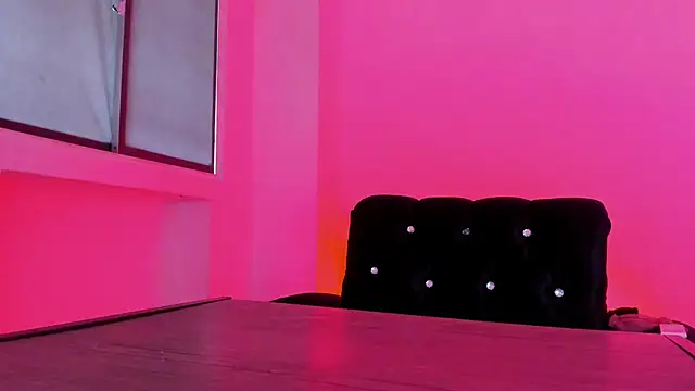 Snapshot of Mialenox chatting on February 10, 8:21 pm Mialenox online show from February 10, 8:21 pm