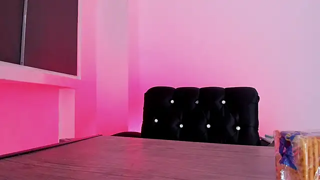 Snapshot of Mialenox chatting on February 21, 1:33 am Mialenox online show from February 21, 1:33 am