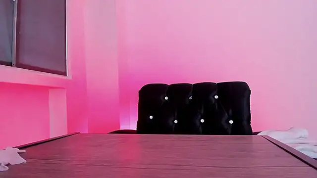 Snapshot of Mialenox chatting on February 22, 10:20 pm Mialenox online show from February 22, 10:20 pm