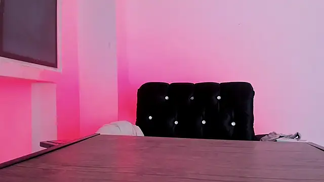 Snapshot of Mialenox chatting on March 7, 10:32 pm Mialenox online show from March 7, 10:32 pm