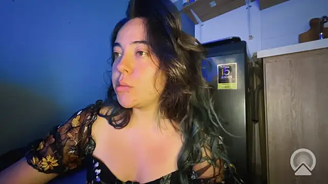 Snapshot of Elberethiel chatting on December 18, 8:15 pm Elberethiel online show from December 18, 8:15 pm