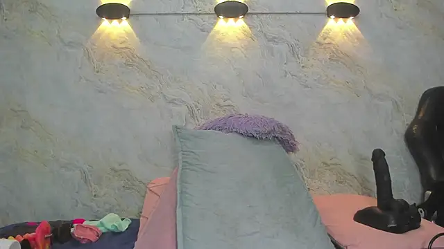 jones maddy  online show from January 30, 12:06 pm