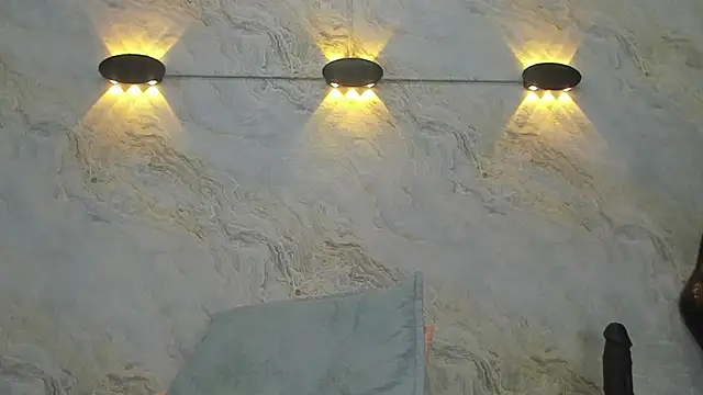 jones maddy  online show from February 1, 12:05 pm