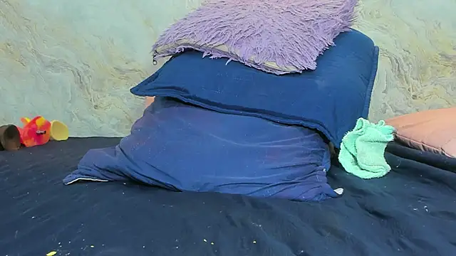 jones maddy  online show from February 10, 2:59 pm