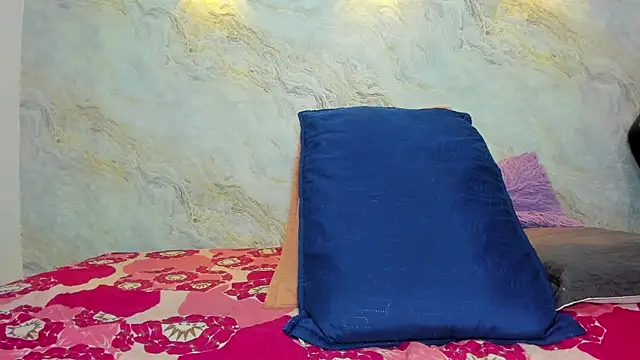 jones maddy  online show from February 15, 12:01 pm