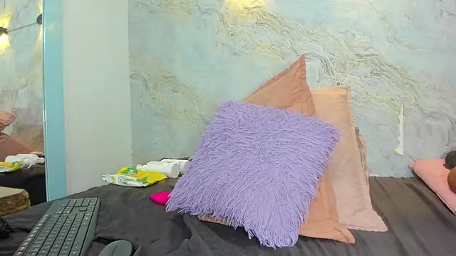 jones maddy  online show from February 25, 12:03 pm